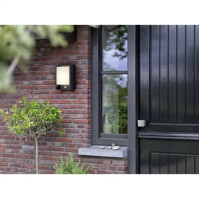 Aplica LED pentru exterior cu senzor de miscare Philips Arbour, 6W(47W) ,600 lm, lumina calda (2700K), IP44, 75x166x221mm, Antra Nu rata