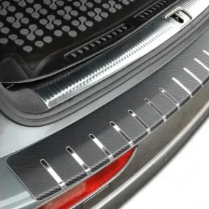 Folie Protectie Portbagaj In Doua Straturi, Crom Si Carbon 3D Negru 83 X 7,5Cm Disponibil imediat