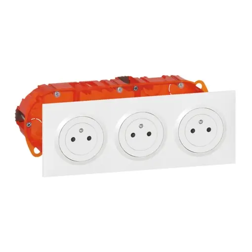 Priza tripla Legrand Dooxie, 16 A, alba, cu siguranta pentru copii Ieftin